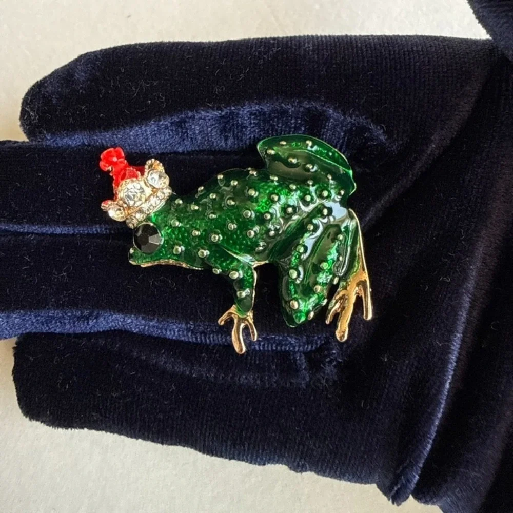 Frog Brooch Crown Prince Green Enamel Rhinestone Gold Tone Animal Pin